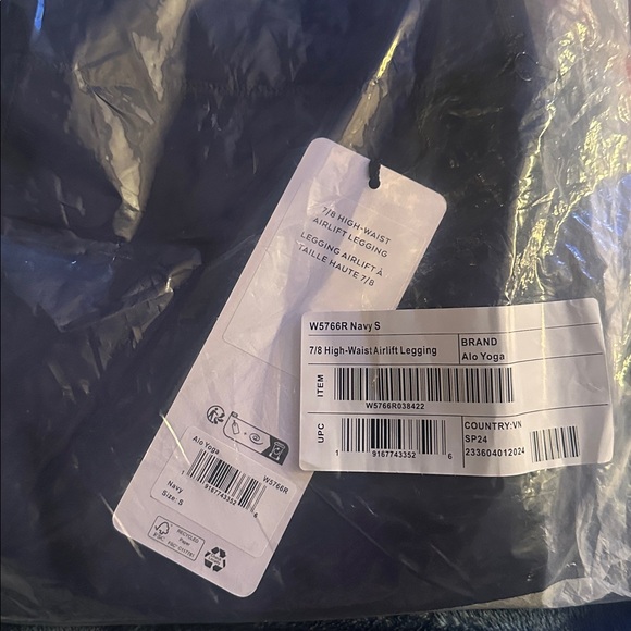 ALO Yoga 7/8 High-Waist Airlift Legging,size small in navy brand new with tags - Picture 4 of 5